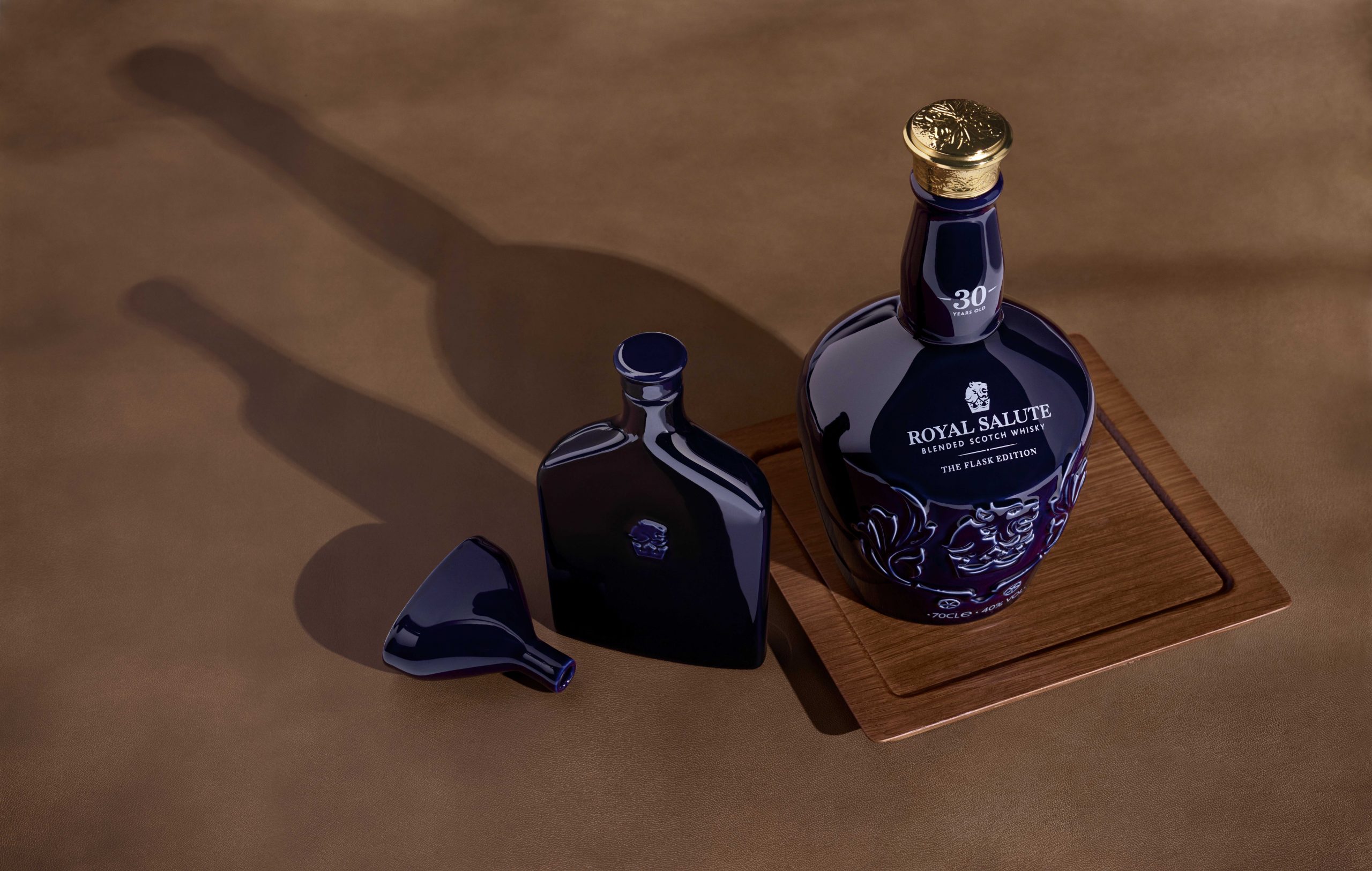 ウイスキー  SALUTE( BLENDED SCOTCH WHISKY) 30 Year Old Flask Edition - Royal Salute Scotch Whisky